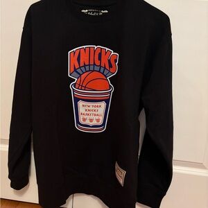 Mitchell & Ness Men’s Black Knicks Basketball crew neck sweatshirt